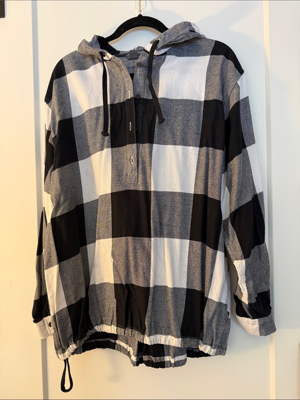 Eddie Bauer Black and White Buffalo Check Hooded Pullover